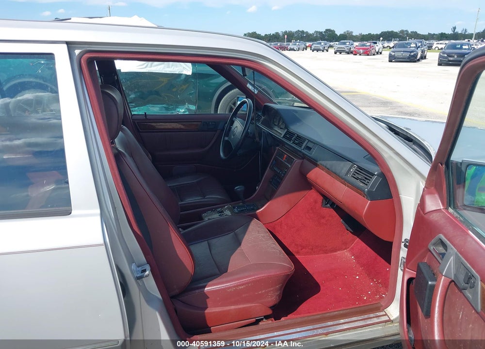 1990 MERCEDES-BENZ 300 E VIN: WDBEA30D7LB277212