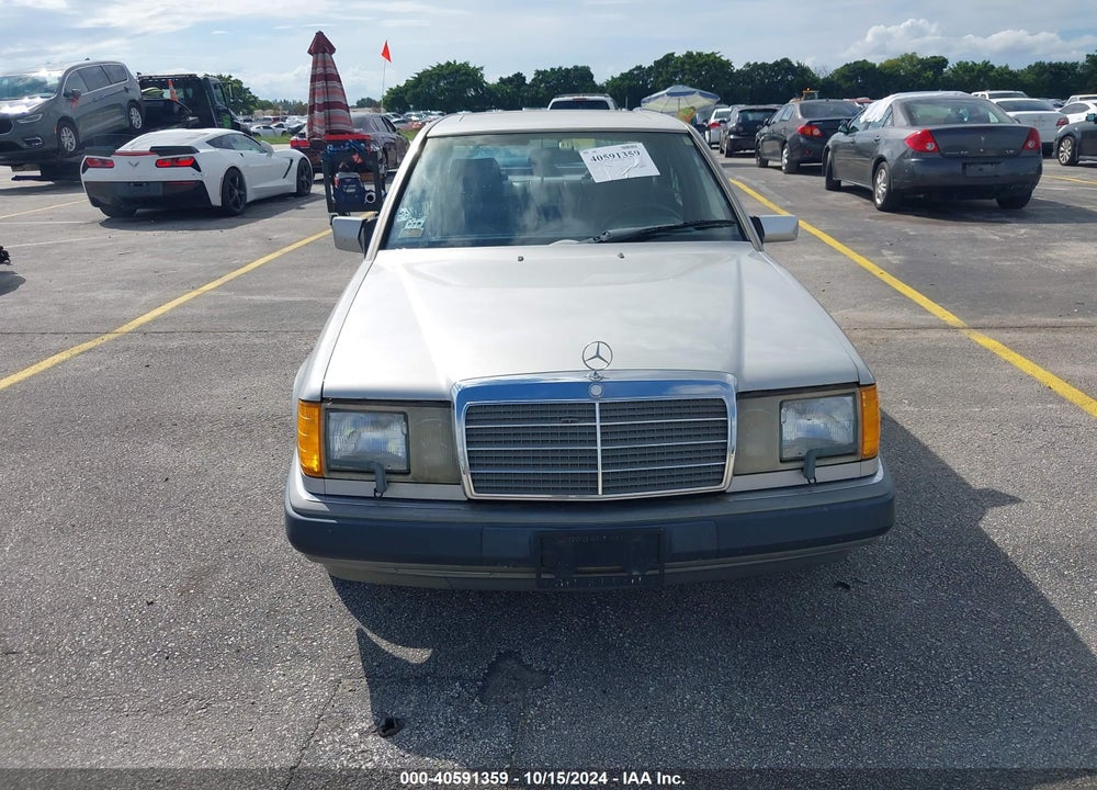 1990 MERCEDES-BENZ 300 E VIN: WDBEA30D7LB277212