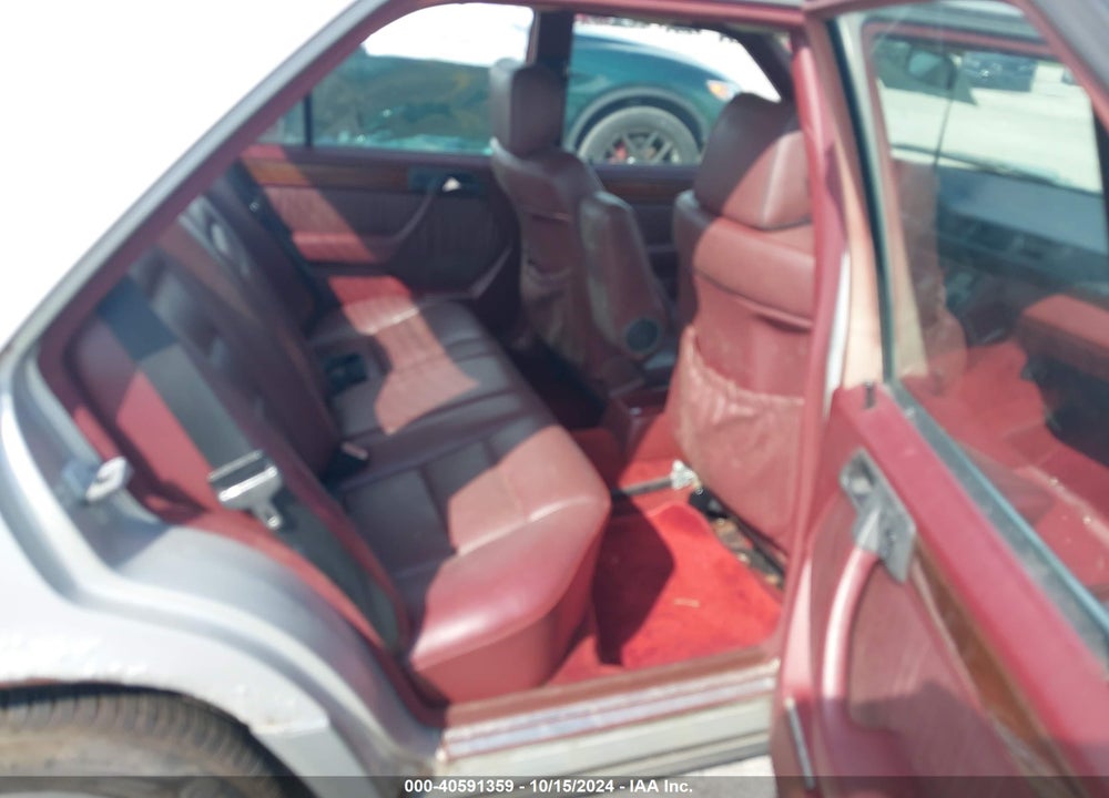 1990 MERCEDES-BENZ 300 E VIN: WDBEA30D7LB277212