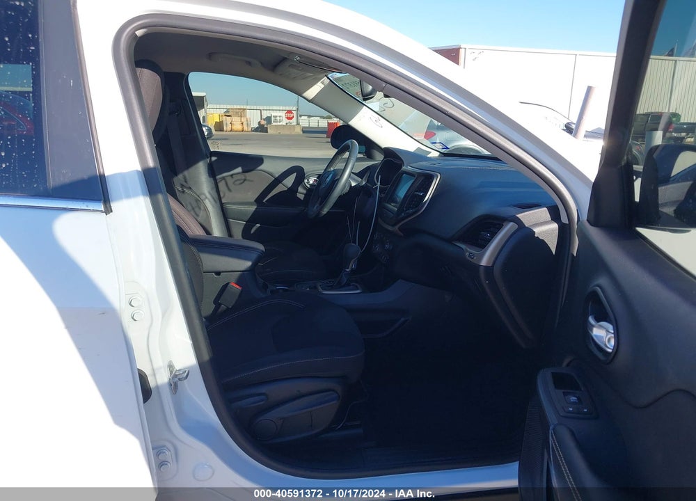 2015 JEEP CHEROKEE LATITUDE VIN: 1C4PJLCBXFW643567