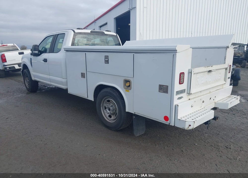 2020 FORD F-350 CHASSIS XL VIN: 1FD8X3E6XLEC72622