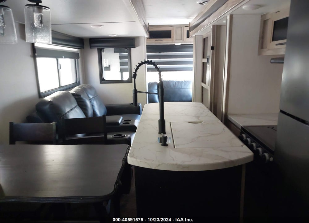 2021 FOREST RIVER ALPHA WOLF VIN: 5ZT2CKRB1M2006074