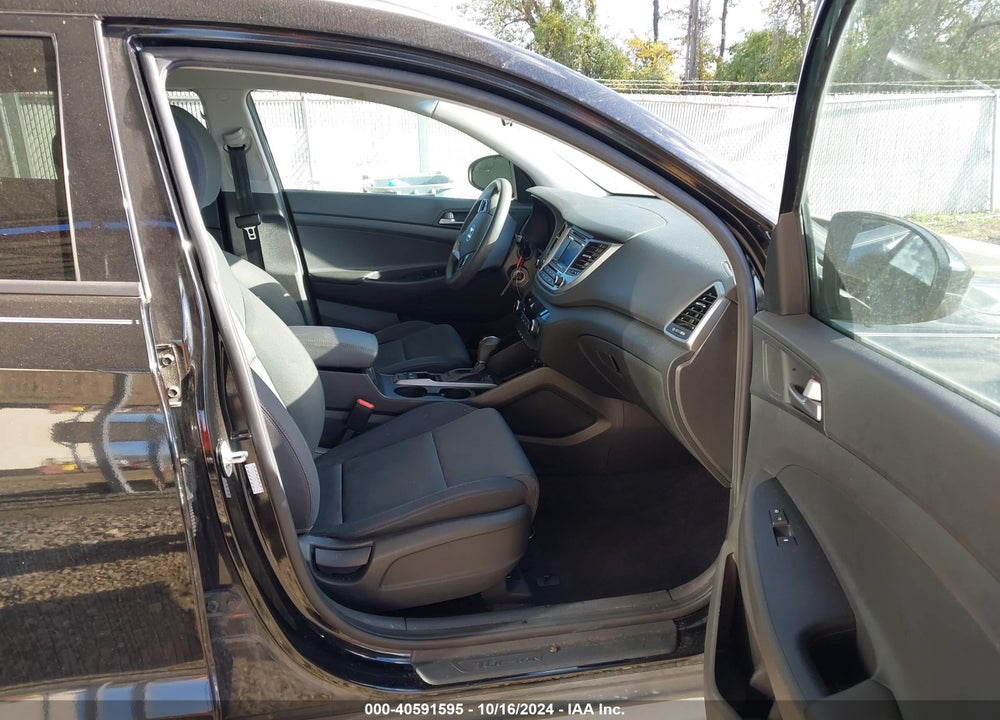 2017 HYUNDAI TUCSON SE VIN: KM8J3CA41HU534607