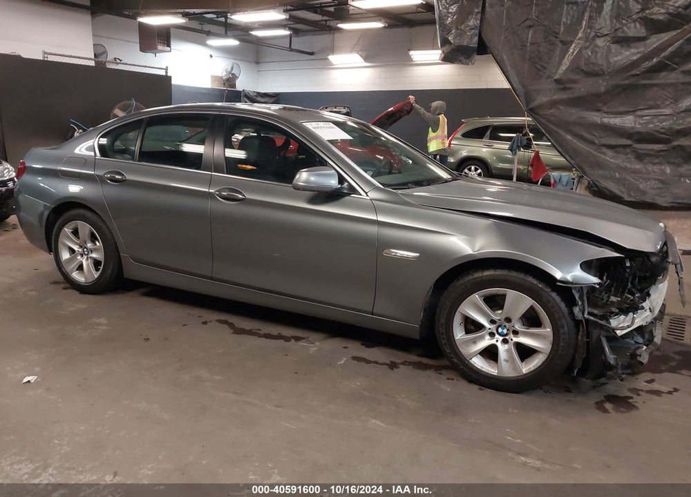 2013 BMW 528I XDRIVE VIN: WBAXH5C54DDW15836