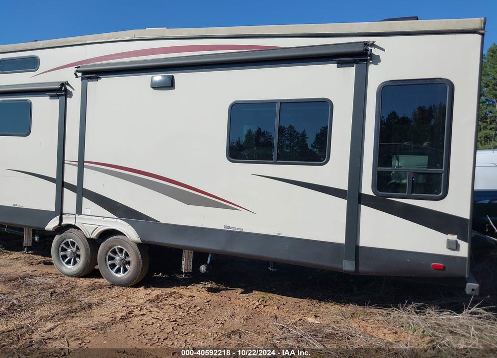 2018 FOREST RIVER FIFTH WHEE VIN: 4X4FSAN24JJ035618