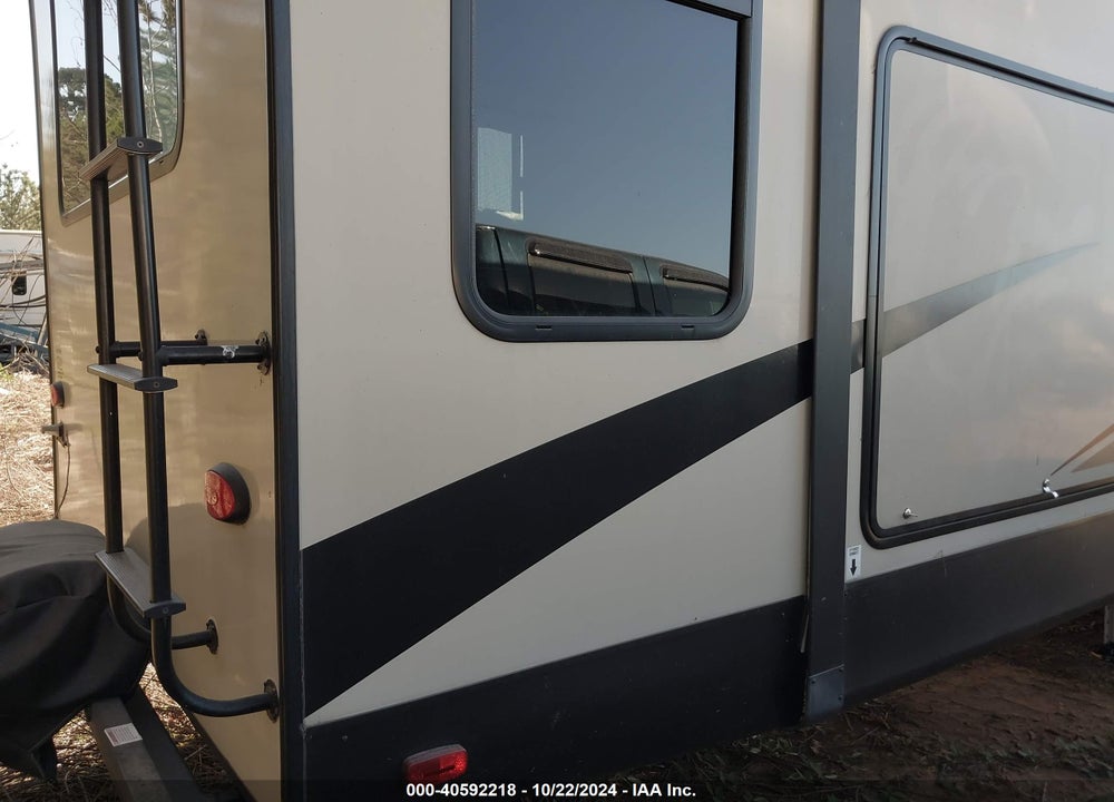 2018 FOREST RIVER FIFTH WHEE VIN: 4X4FSAN24JJ035618