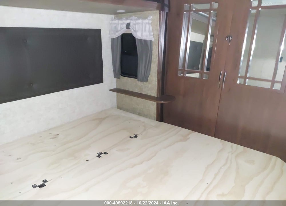 2018 FOREST RIVER FIFTH WHEE VIN: 4X4FSAN24JJ035618