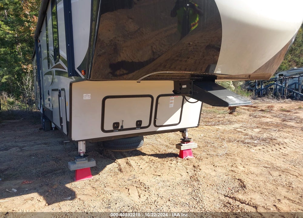 2018 FOREST RIVER FIFTH WHEE VIN: 4X4FSAN24JJ035618