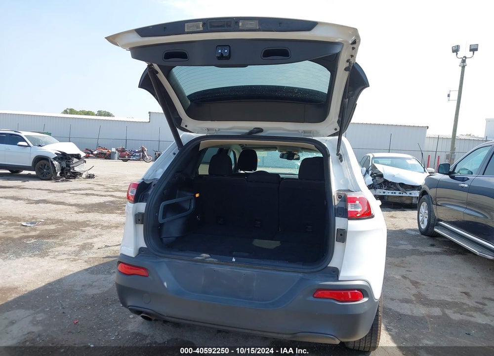 2017 JEEP CHEROKEE LATITUDE FWD VIN: 1C4PJLCB8HW573120