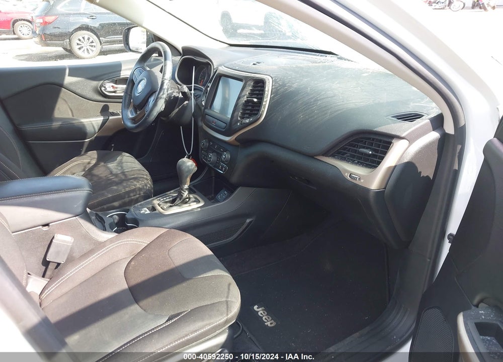 2017 JEEP CHEROKEE LATITUDE FWD VIN: 1C4PJLCB8HW573120
