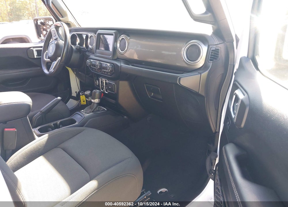 2019 JEEP WRANGLER UNLIMITED SAHARA 4X4 VIN: 1C4HJXENXKW596179