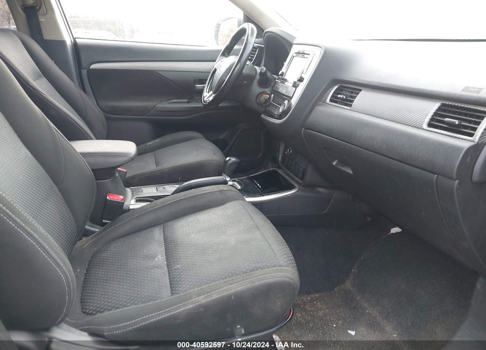 2017 MITSUBISHI OUTLANDER ES VIN: JA4AD2A3XHZ046384