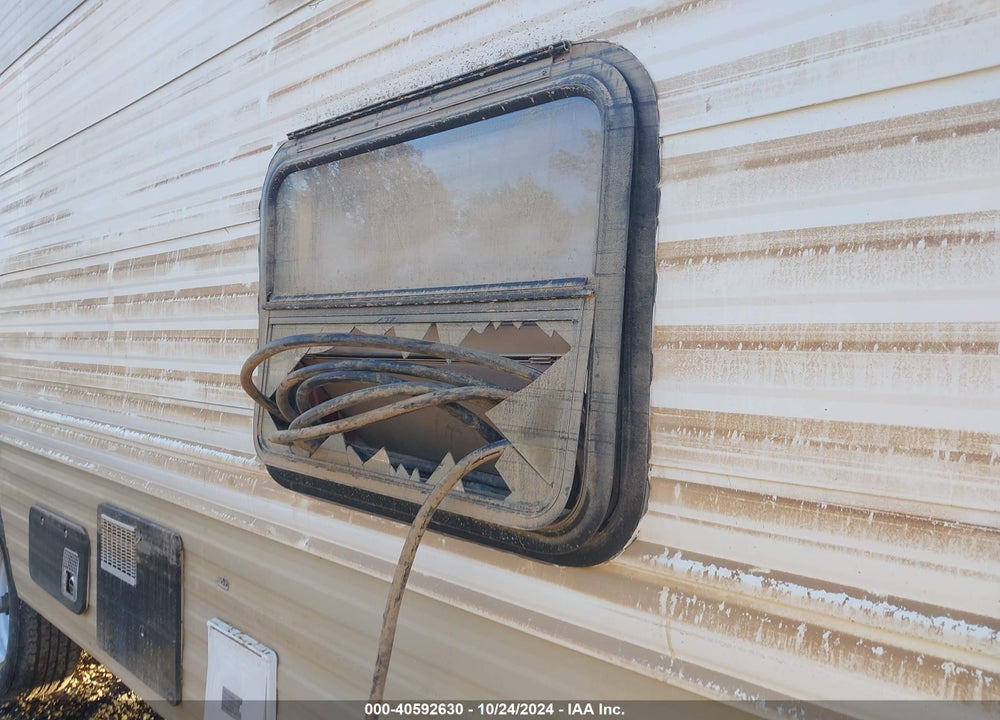 1994 FLEETWOOD PROWLER 35V VIN: 1EC1V3521R2872748