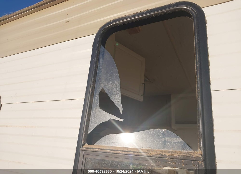1994 FLEETWOOD PROWLER 35V VIN: 1EC1V3521R2872748