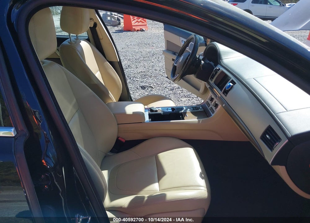2013 JAGUAR XF V6 SC VIN: SAJWJ0EF3D8S77447