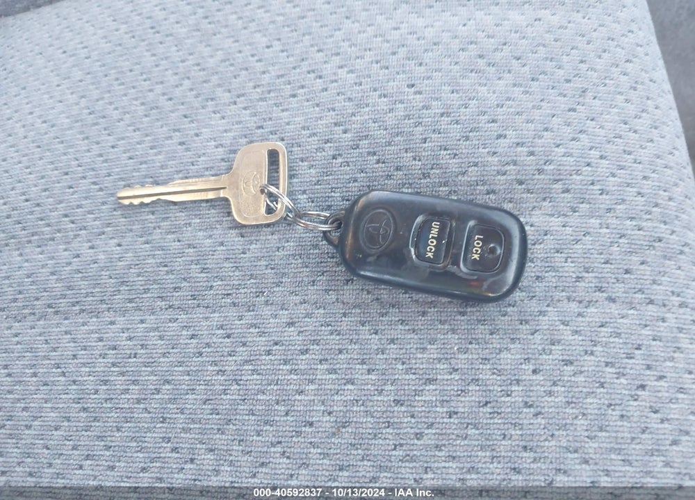 2001 TOYOTA CAMRY LE VIN: JT2BG22KX10600128
