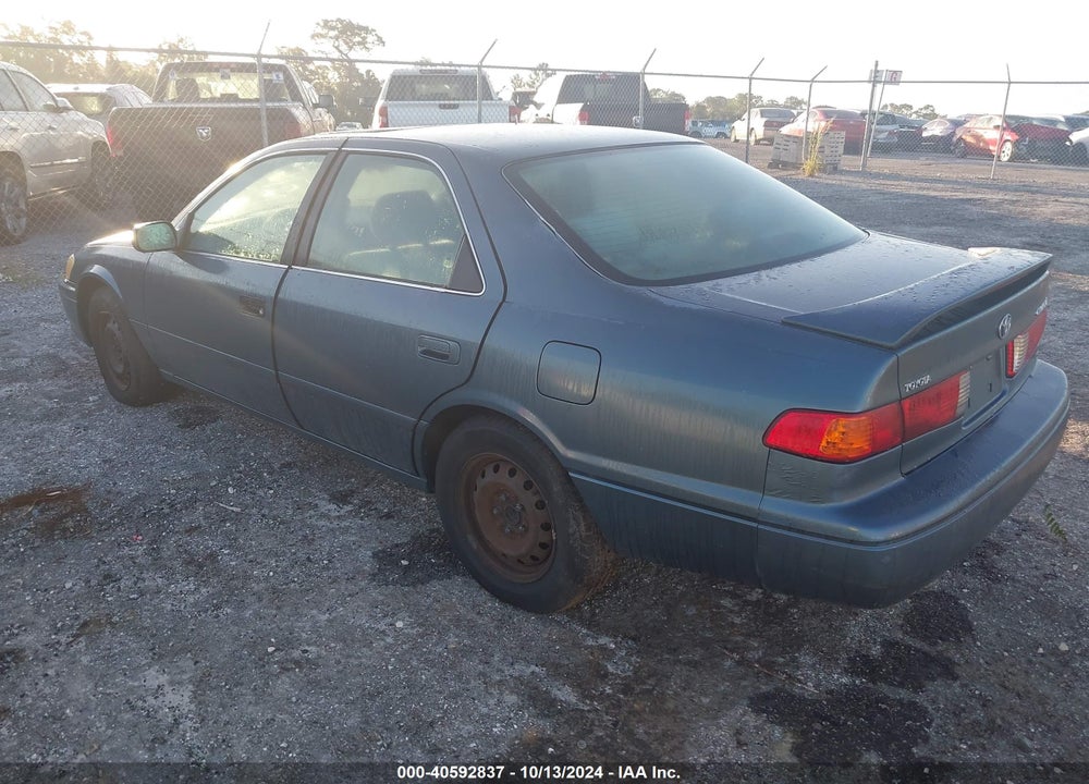 2001 TOYOTA CAMRY LE VIN: JT2BG22KX10600128