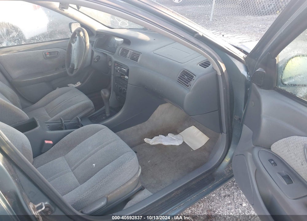 2001 TOYOTA CAMRY LE VIN: JT2BG22KX10600128
