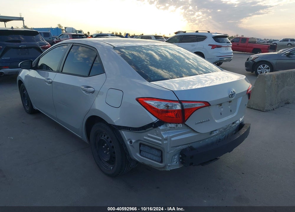 2015 TOYOTA COROLLA LE VIN: 5YFBURHE4FP228521