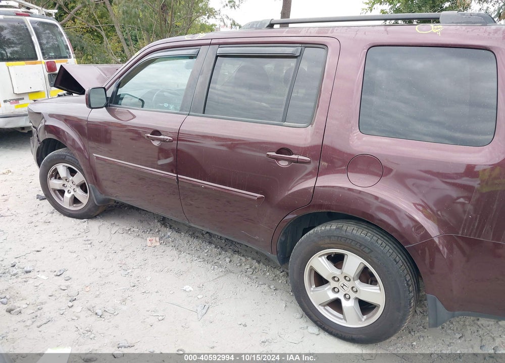 2011 HONDA PILOT EX-L VIN: 5FNYF3H57BB051924