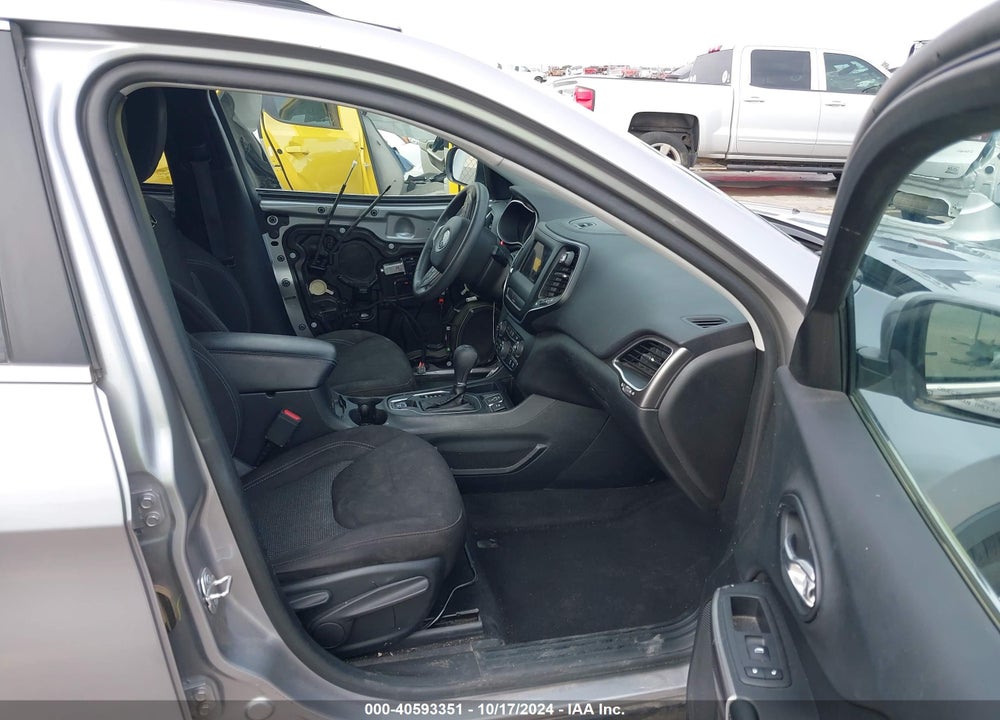 2019 JEEP CHEROKEE LATITUDE FWD VIN: 1C4PJLCB5KD312367