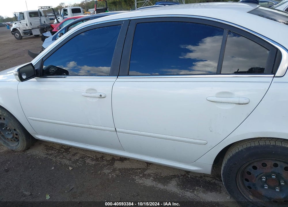 2009 KIA OPTIMA VIN: KNAGE228X95298777