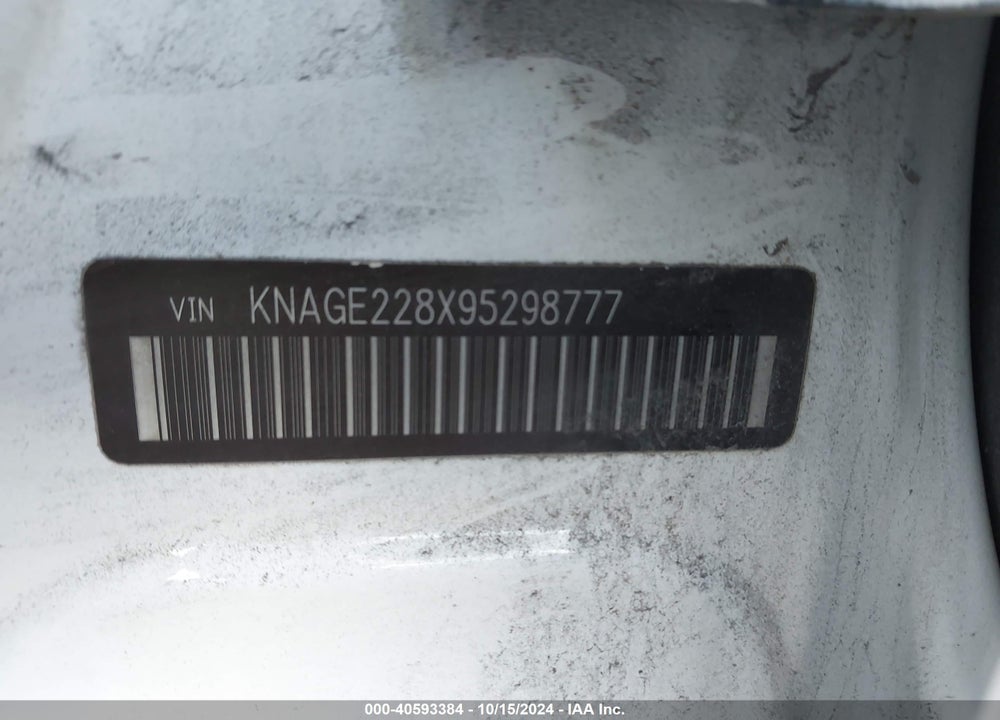 2009 KIA OPTIMA VIN: KNAGE228X95298777
