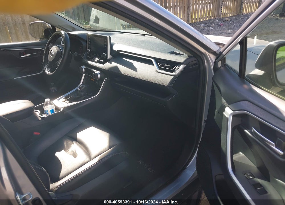 2019 TOYOTA RAV4 XLE PREMIUM VIN: JTMA1RFV3KD510282