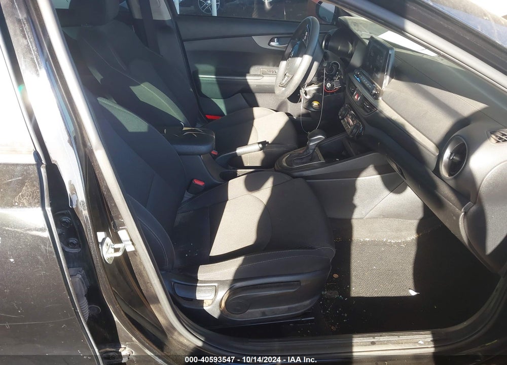 2019 KIA FORTE FE VIN: 3KPF24AD4KE010070