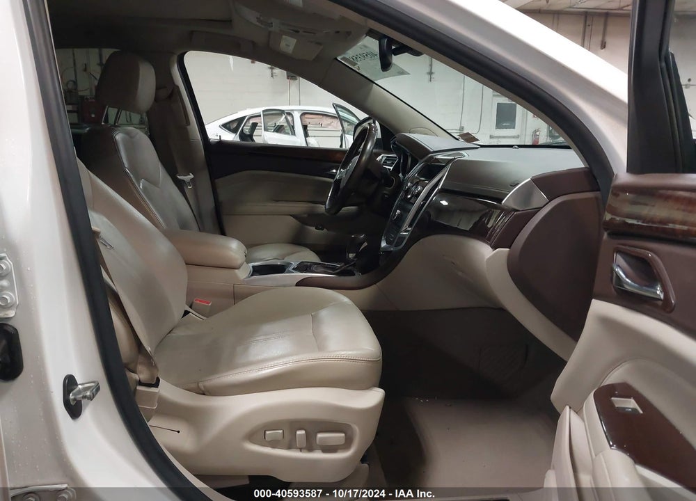 2010 CADILLAC SRX LUXURY COLLECTION VIN: 3GYFNAEY5AS636059