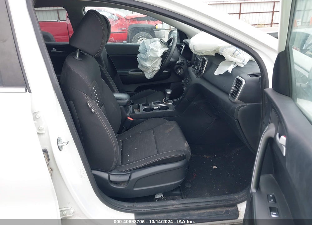 2018 KIA SPORTAGE LX VIN: KNDPMCAC7J7426614