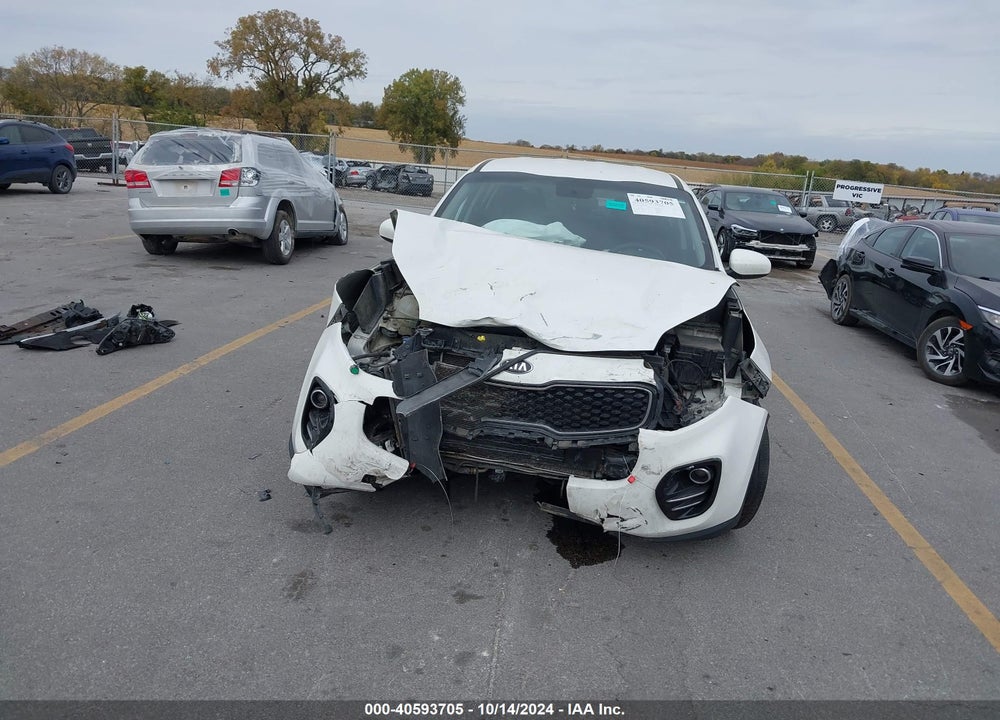 2018 KIA SPORTAGE LX VIN: KNDPMCAC7J7426614