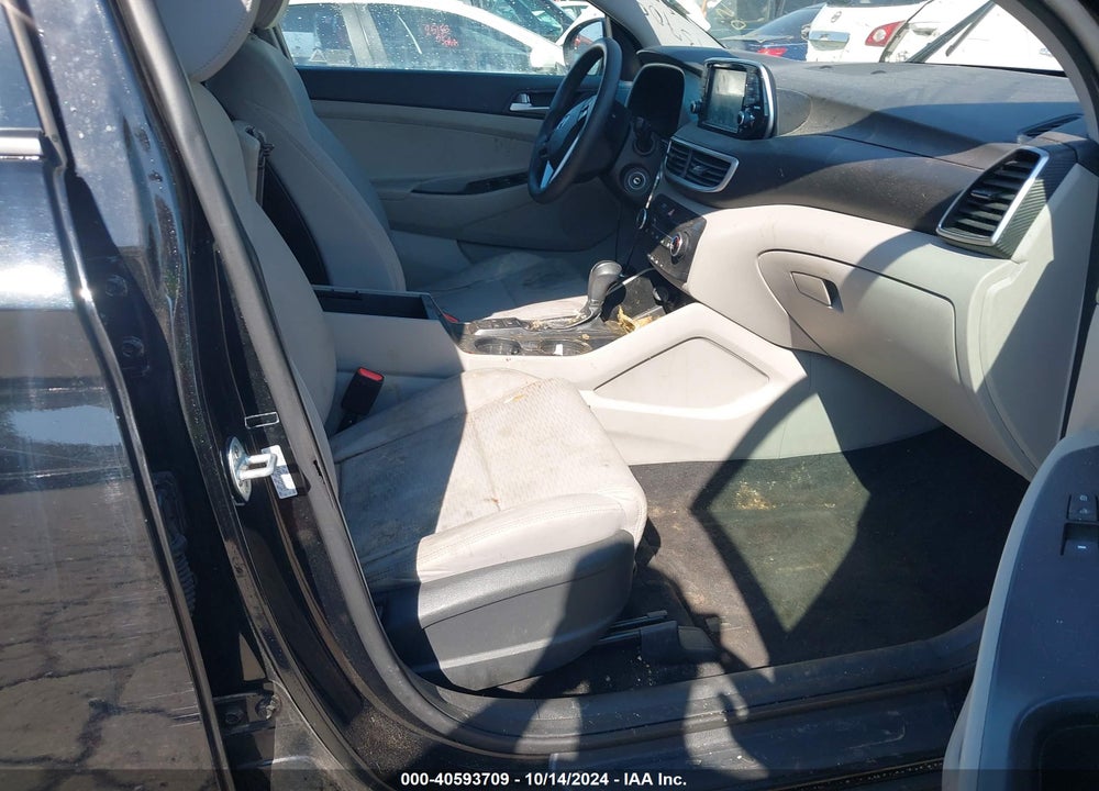 2019 HYUNDAI TUCSON SE VIN: KM8J23A45KU945907