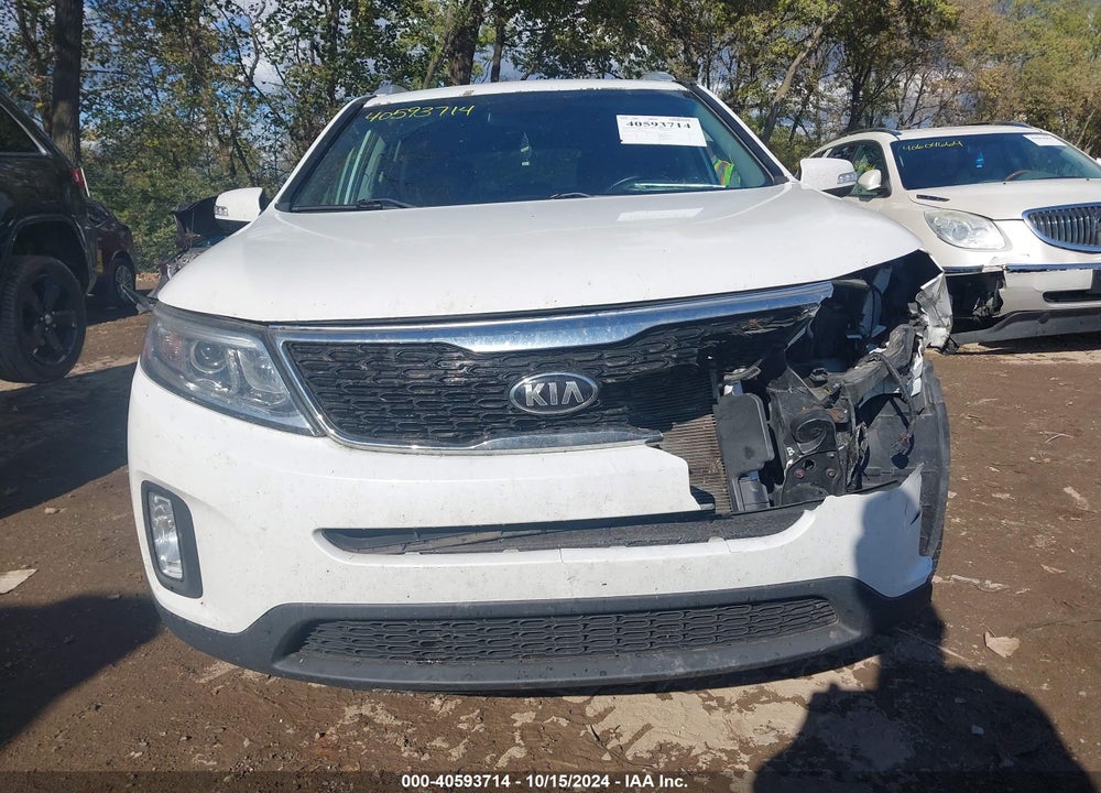 2015 KIA SORENTO LX VIN: 5XYKT4A69FG578286