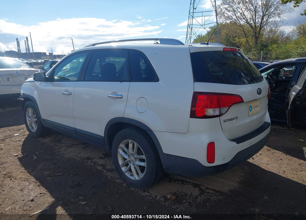 2015 KIA SORENTO LX VIN: 5XYKT4A69FG578286