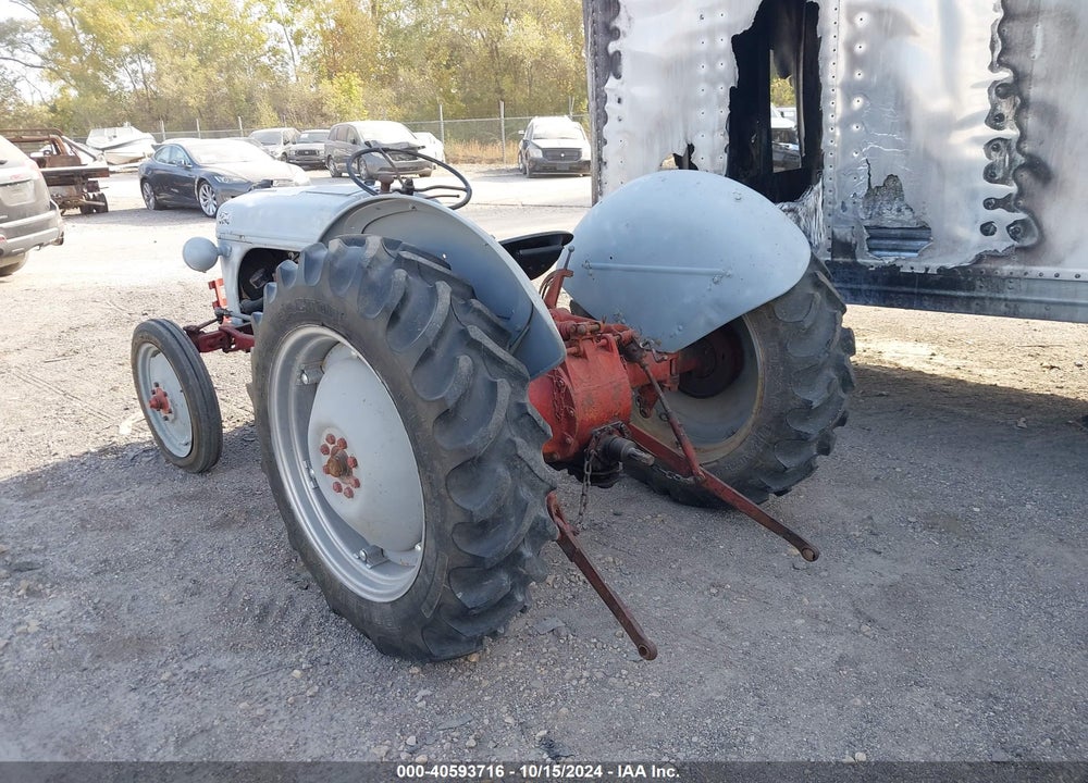 1949 FORD 8N TRACTOR VIN: 157702