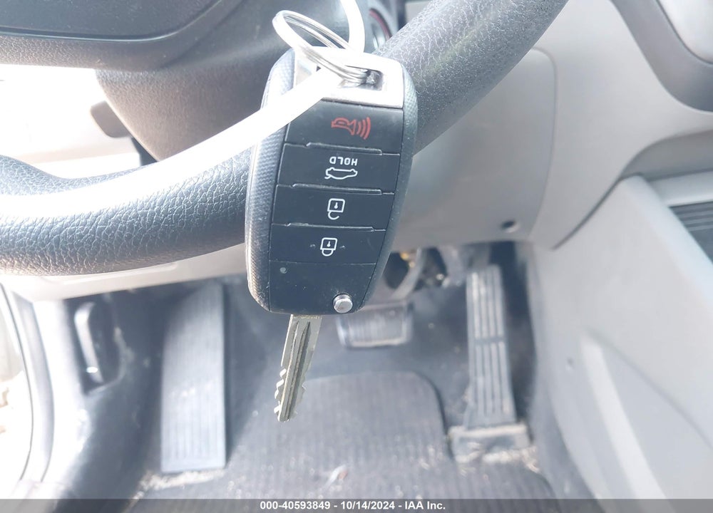 2017 KIA FORTE VIN: 3KPFL4A70HE077197