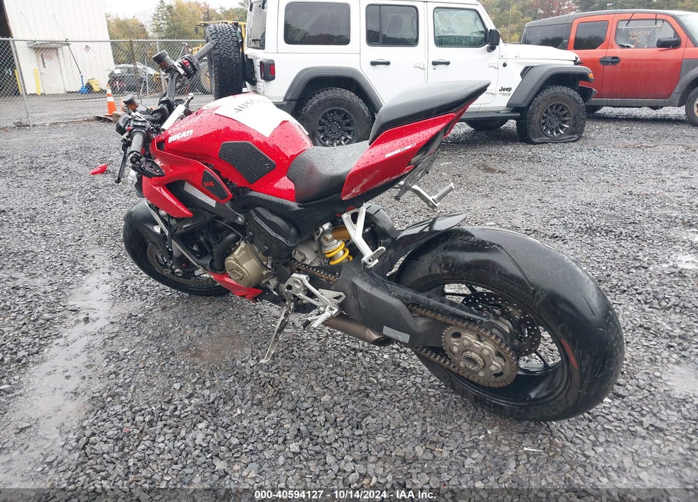 2022 DUCATI STREETFIGHTER V4/V4S VIN: ZDMFAKNW1NB008527