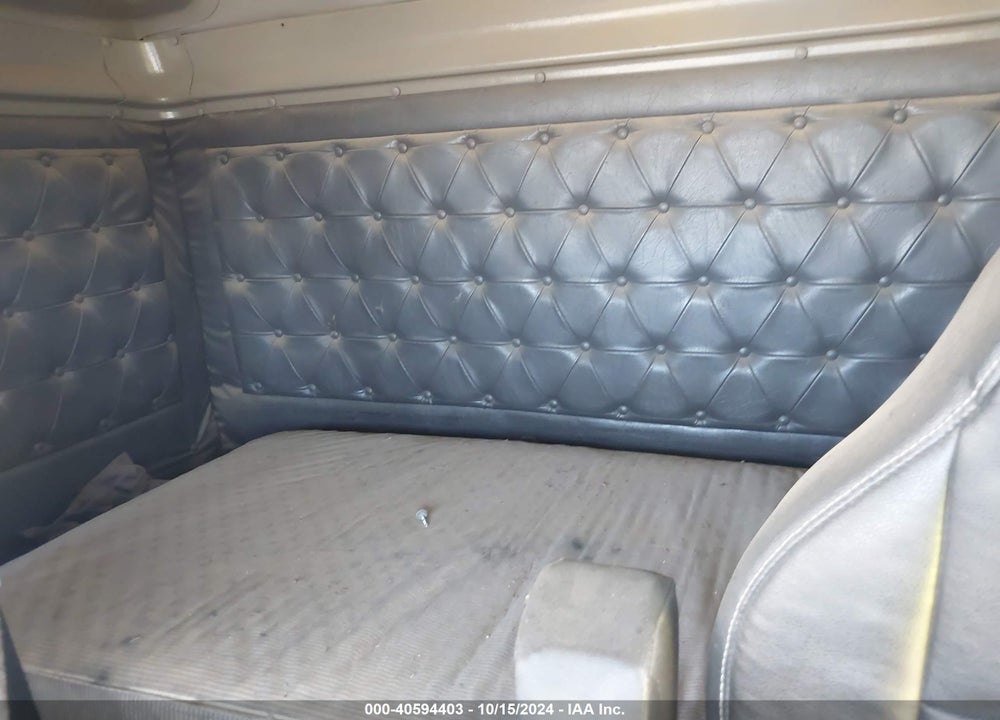 1999 INTERNATIONAL 9200 VIN: 2HSFMAXR3XC042682