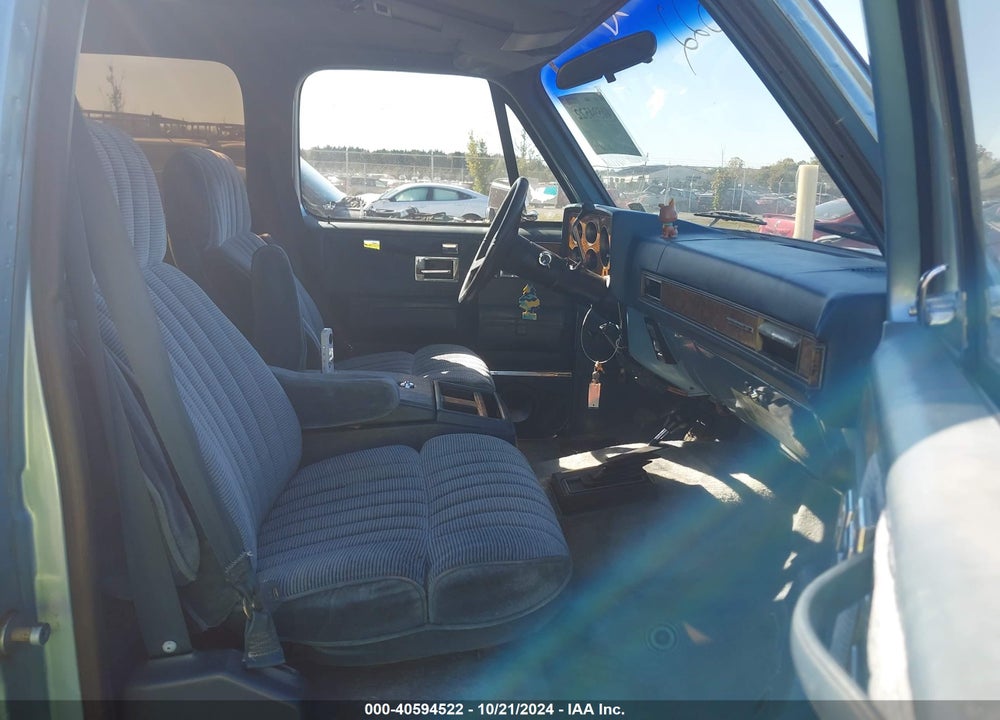 1989 CHEVROLET SUBURBAN V1500 VIN: 1GNEV16KXKF130946