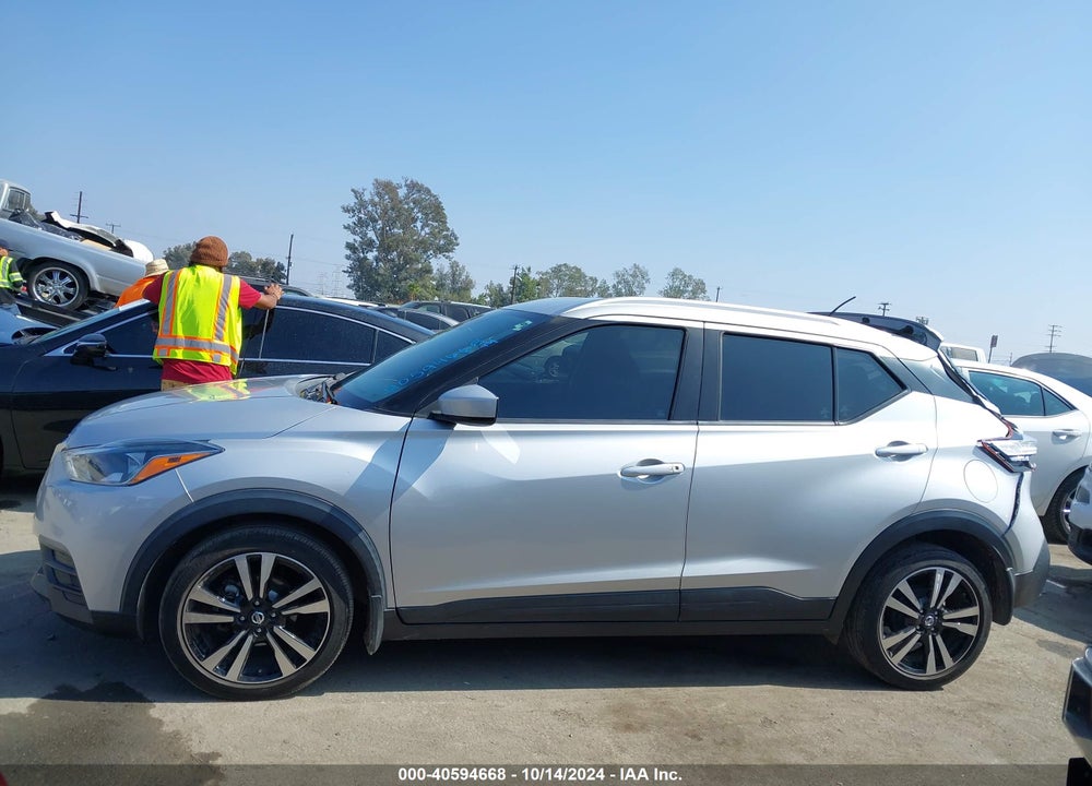2019 NISSAN KICKS SV VIN: 3N1CP5CU1KL564592