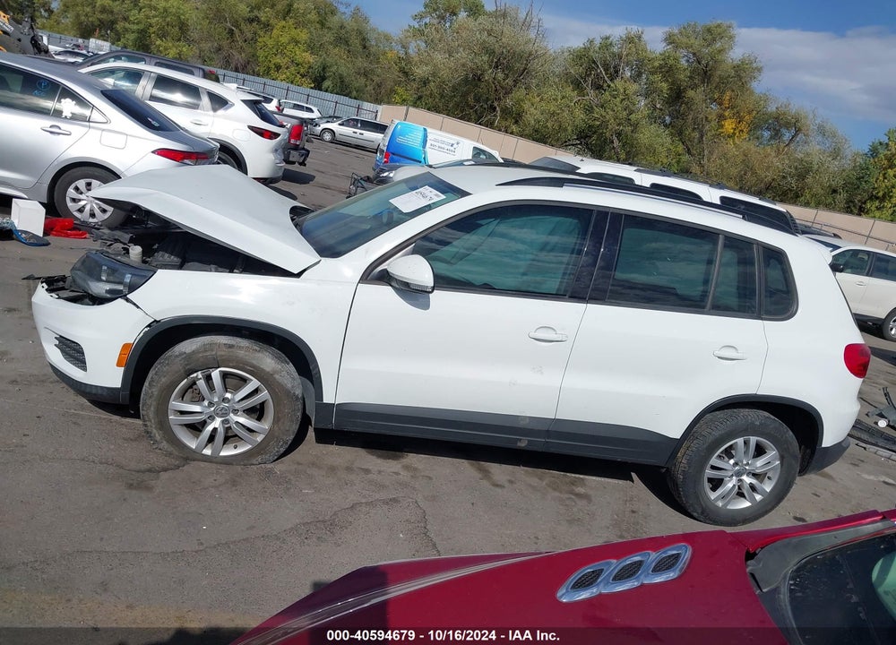 2017 VOLKSWAGEN TIGUAN VIN: WVGAV7AX8HK037240