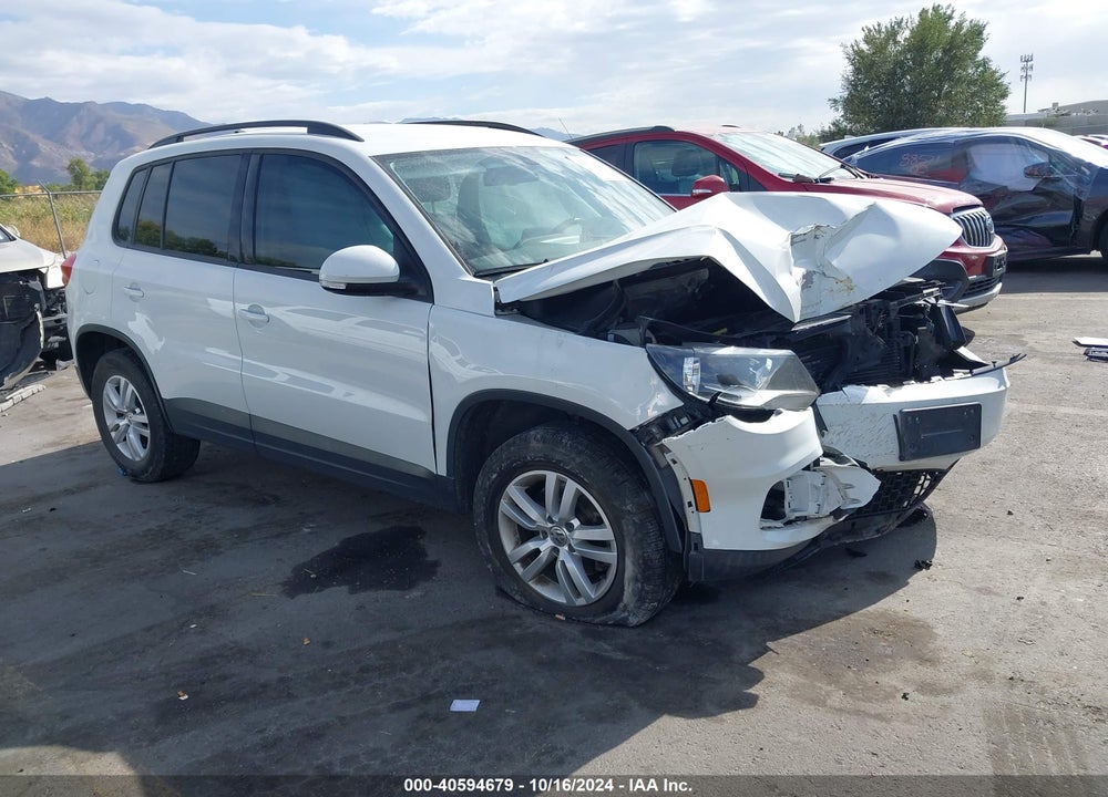 2017 VOLKSWAGEN TIGUAN VIN: WVGAV7AX8HK037240