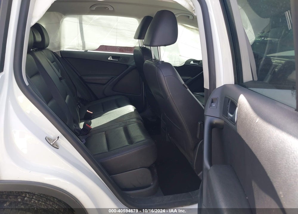 2017 VOLKSWAGEN TIGUAN VIN: WVGAV7AX8HK037240