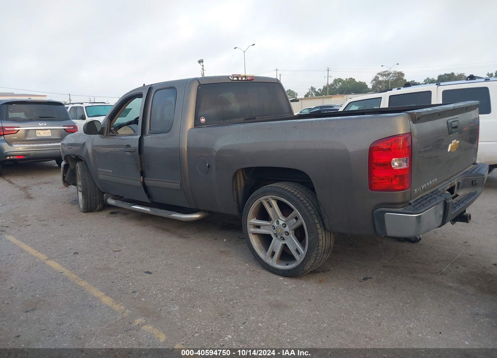 2013 CHEVROLET SILVERADO 1500 LT VIN: 1GCRCSE02DZ136666