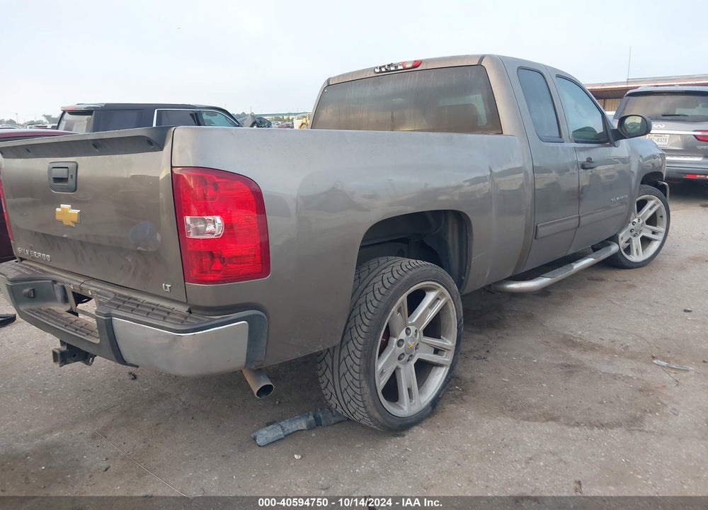 2013 CHEVROLET SILVERADO 1500 LT VIN: 1GCRCSE02DZ136666