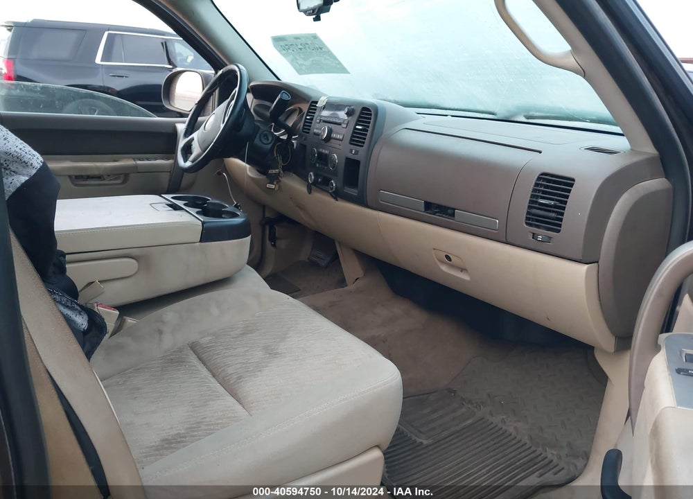 2013 CHEVROLET SILVERADO 1500 LT VIN: 1GCRCSE02DZ136666