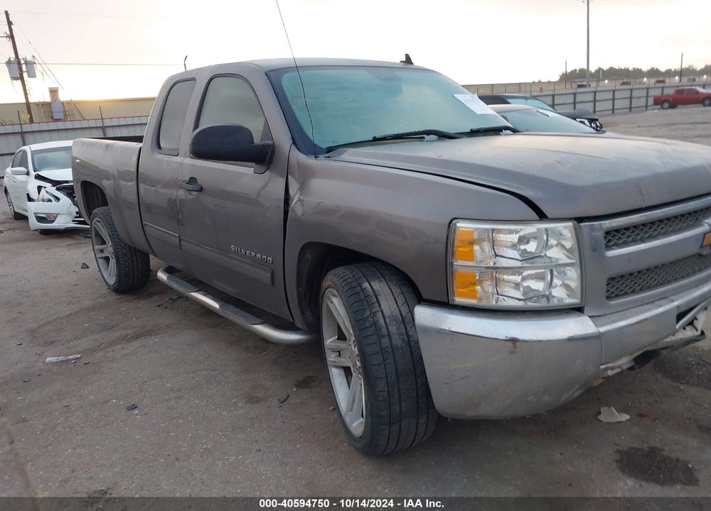 2013 CHEVROLET SILVERADO 1500 LT VIN: 1GCRCSE02DZ136666