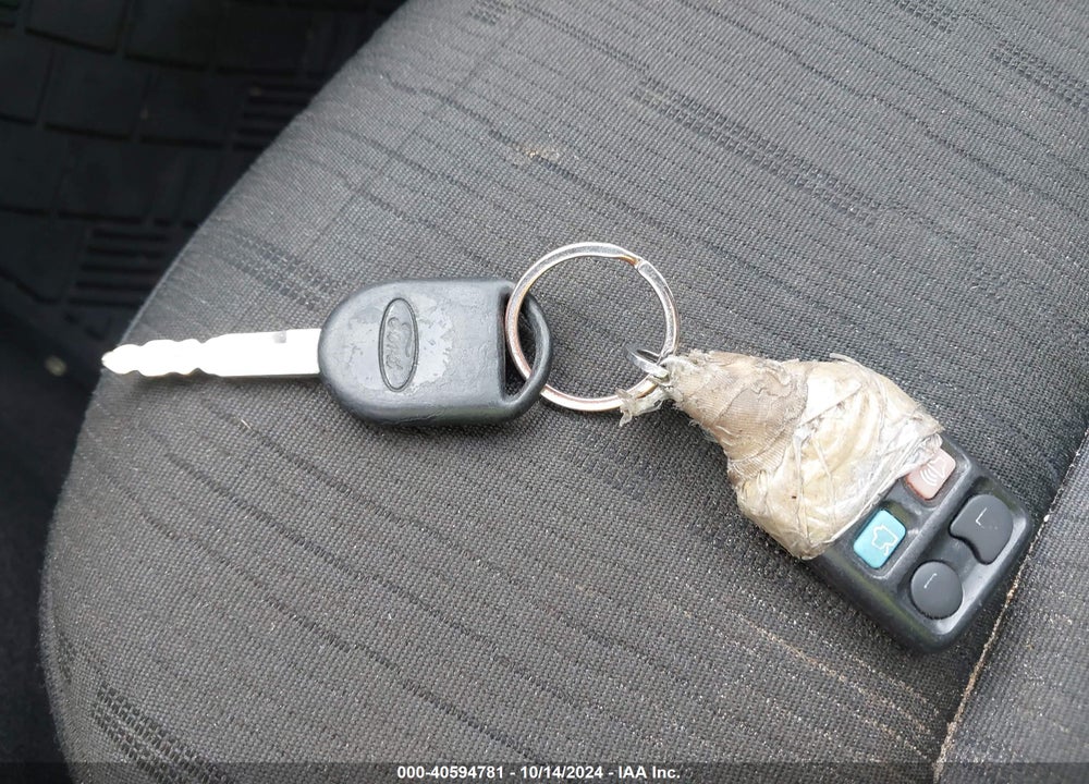 2011 FORD FOCUS SE VIN: 1FAHP3FN2BW123808