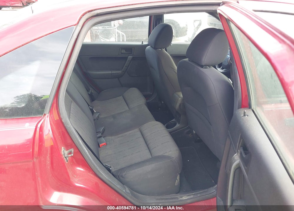 2011 FORD FOCUS SE VIN: 1FAHP3FN2BW123808